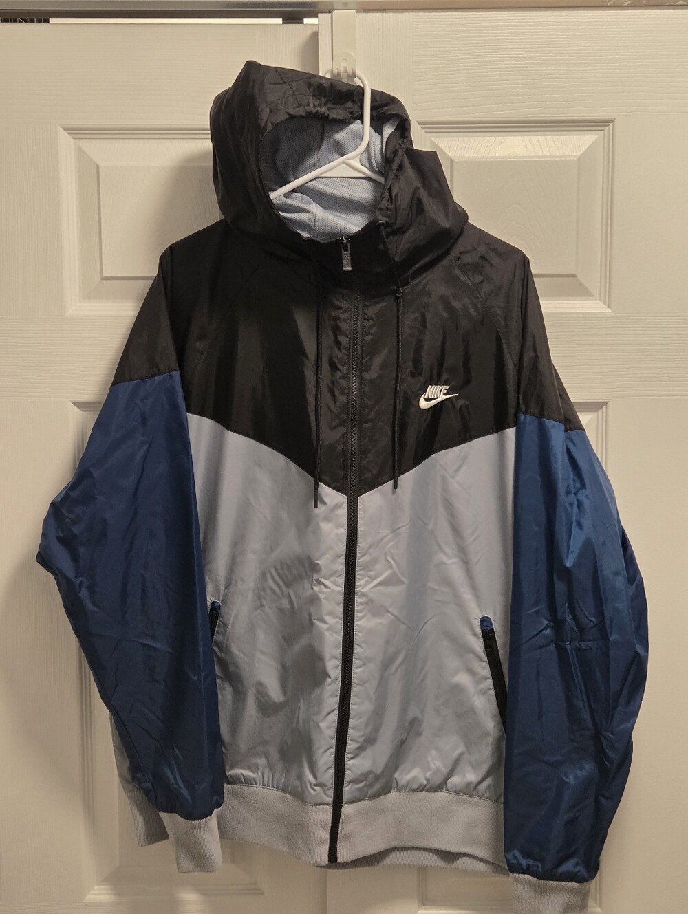 Nike Windrunner Hooded Jacket - Colorblock  Size Large - Great Condition!